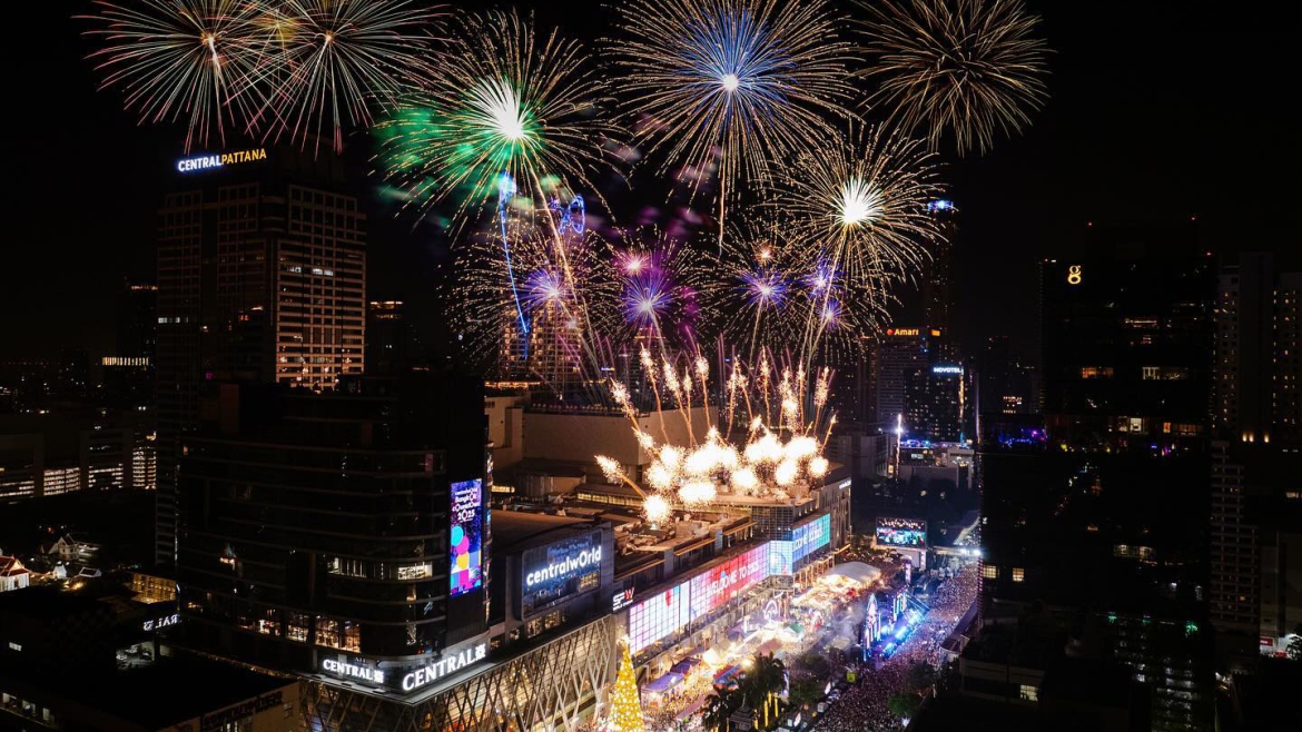 centralwOrld Bangkok Countdown 2025 – The Original