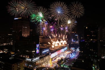 centralwOrld Bangkok Countdown 2025 – The Original